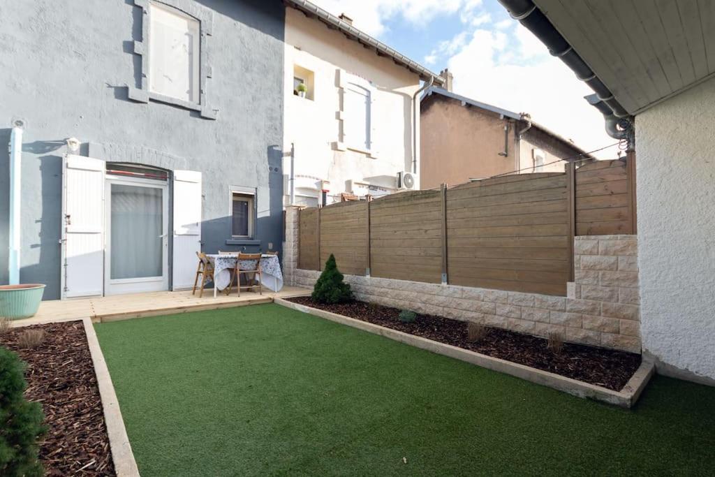 Le Graphite Appartement Auboue Buitenkant foto